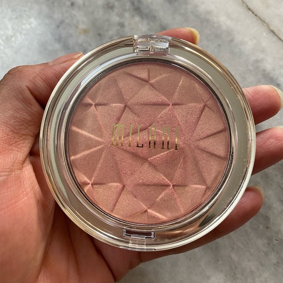 Milani Other - Brand new Milani Highlighter never used, Still
new packaging.